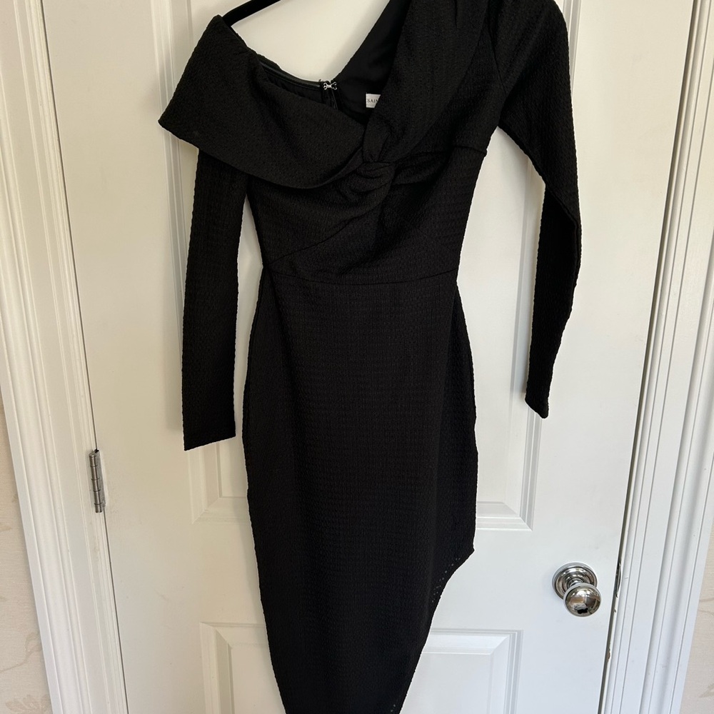 Chic Black One-Shoulder Dress